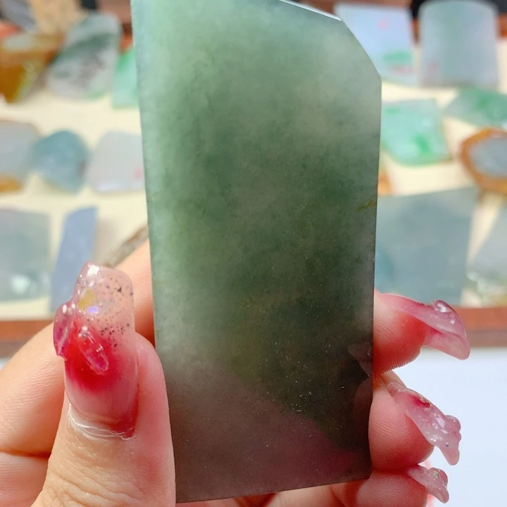 颈饰未镶嵌翡翠好