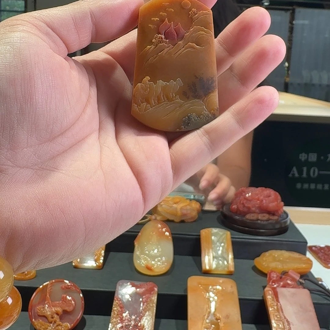 石***龙石英质玉（黄龙玉）未镶嵌挂件