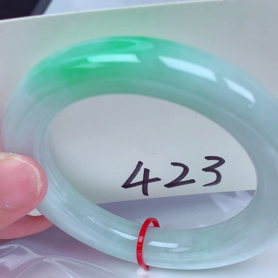 翡翠手镯未镶嵌翡翠