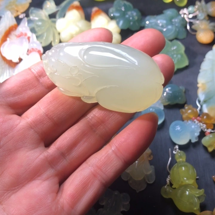 蛇纹石玉未镶嵌耳坠