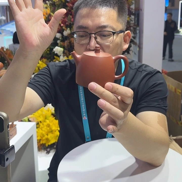 于****茶杯紫砂朱泥 汉铎