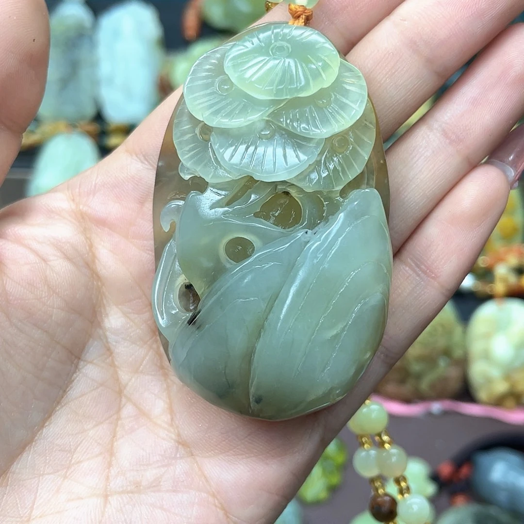 蛇纹石玉颈饰未镶嵌