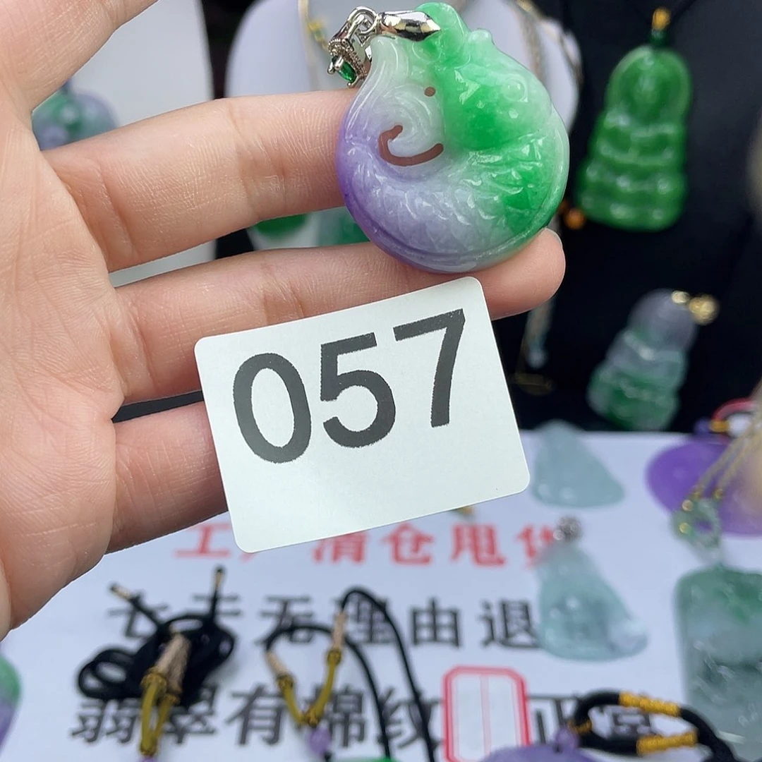 翡翠未镶嵌吊坠(赠链)