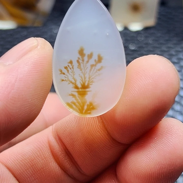 泥***人未镶嵌玛瑙/玉髓珠宝半成品
