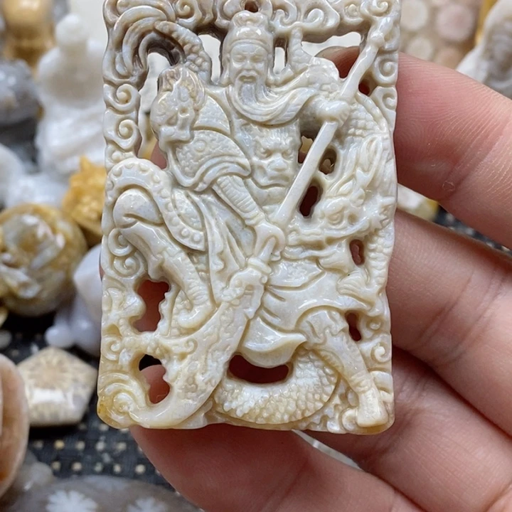 颈饰未镶嵌硅化珊瑚（珊瑚玉）