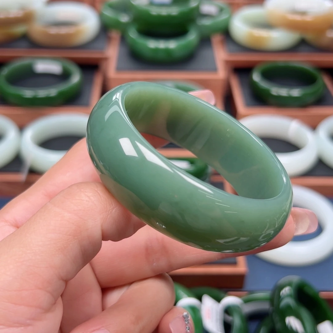 未镶嵌手镯和田玉（碧玉）