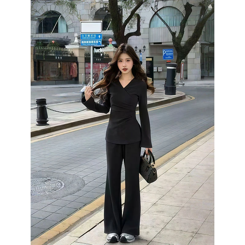 高级感时尚收腰褶皱V领上衣女秋冬季新款休闲高腰微喇长裤子套装