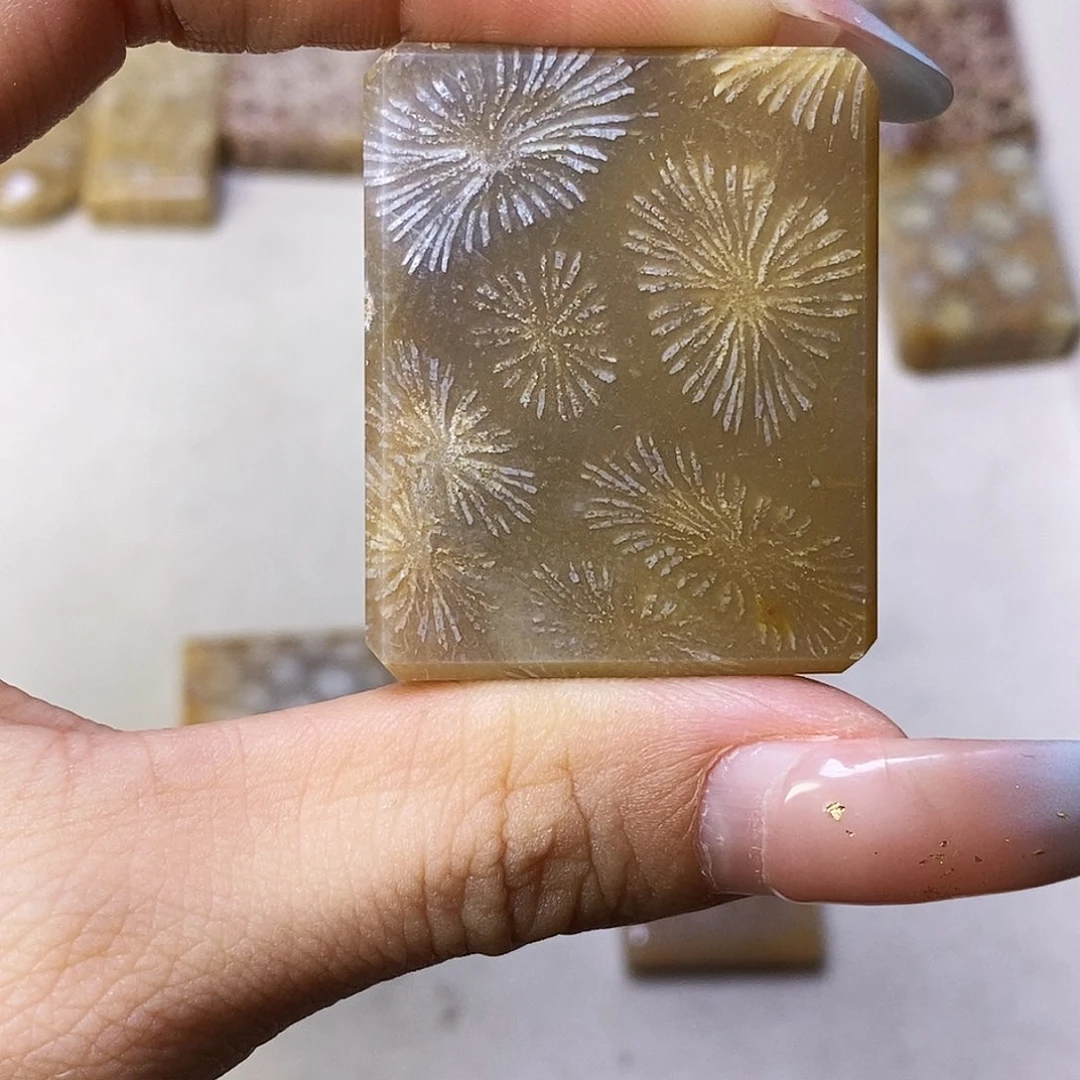 合金颈饰硅化玉鲤*