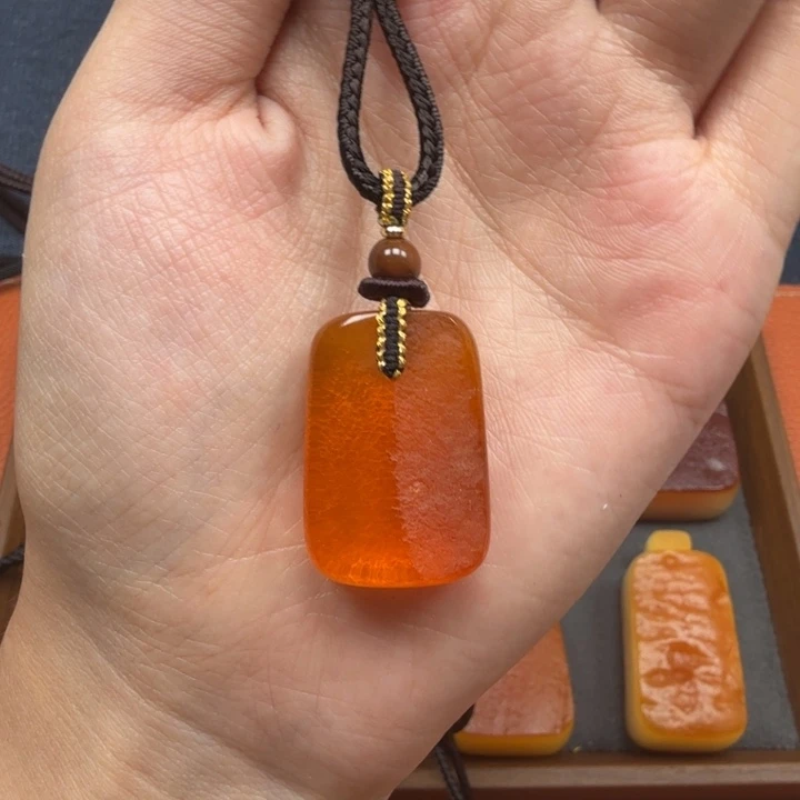 蜜蜡未镶嵌吊坠(赠链)