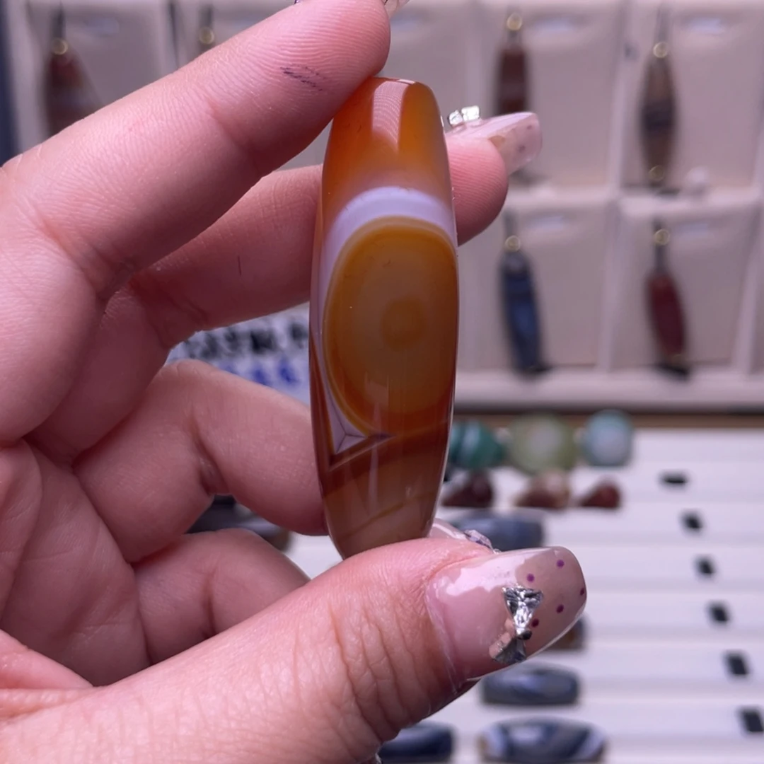 艾***管玛瑙/玉髓合金颈饰