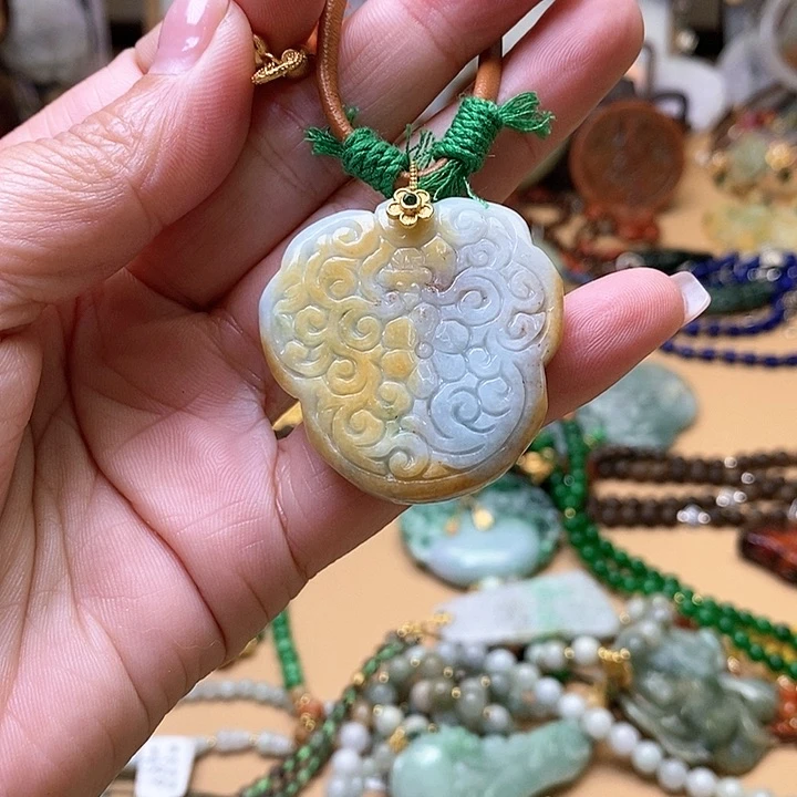 翡翠颈饰未镶嵌一套54