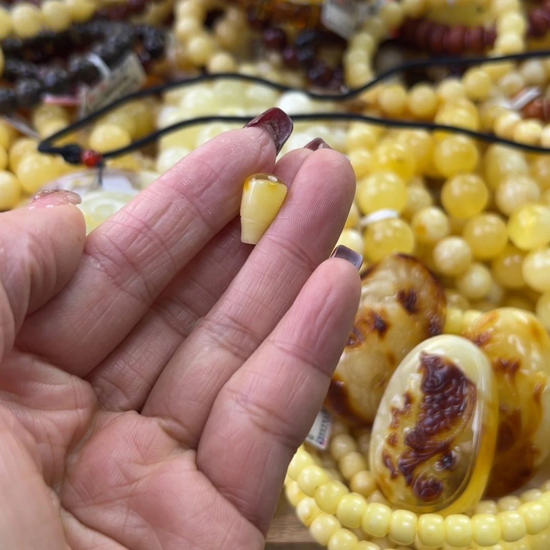 琥珀珠宝奇石未镶嵌