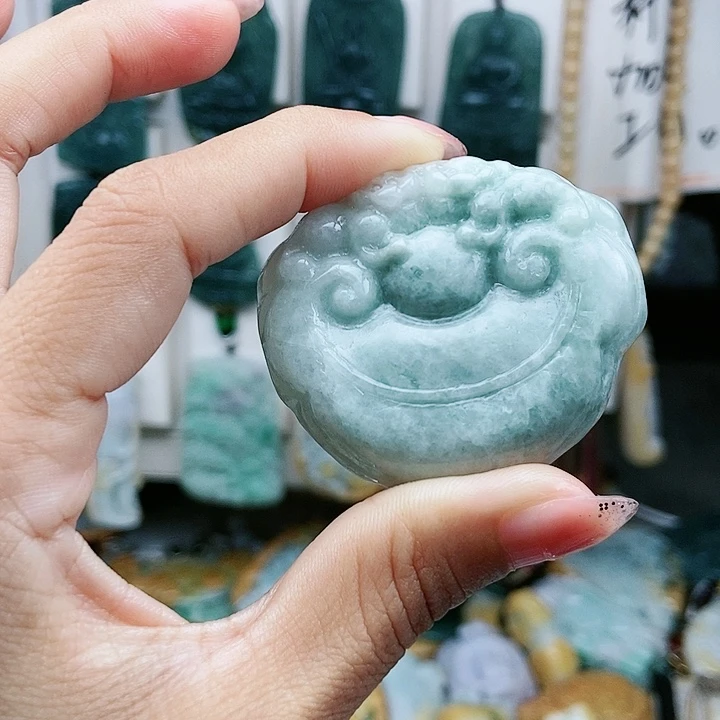 颈饰足铂镶嵌翡翠翡翠