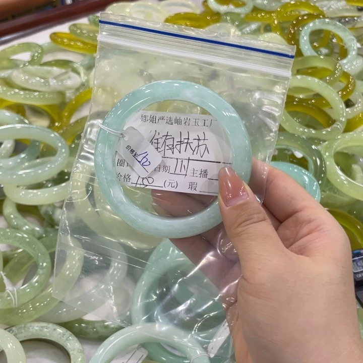 未镶嵌蛇纹石玉手镯唯**苏