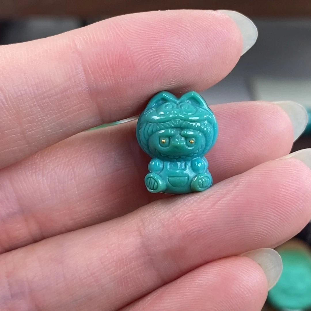 绿松石未镶嵌。玉化绿拉布布