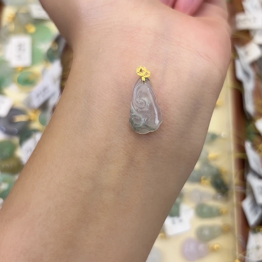 翡翠18K金镶嵌颈饰如意