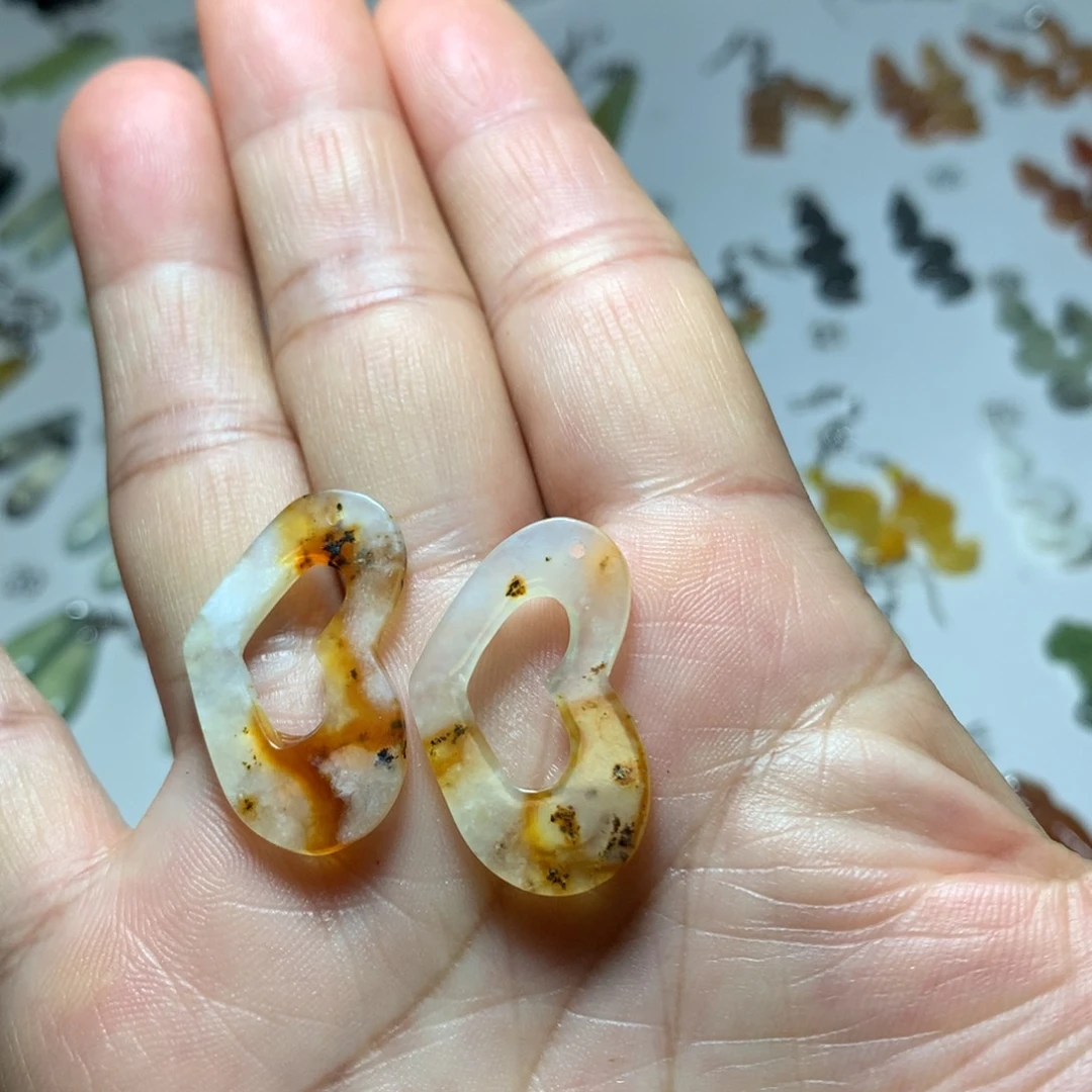 蛇纹石玉耳环未镶嵌