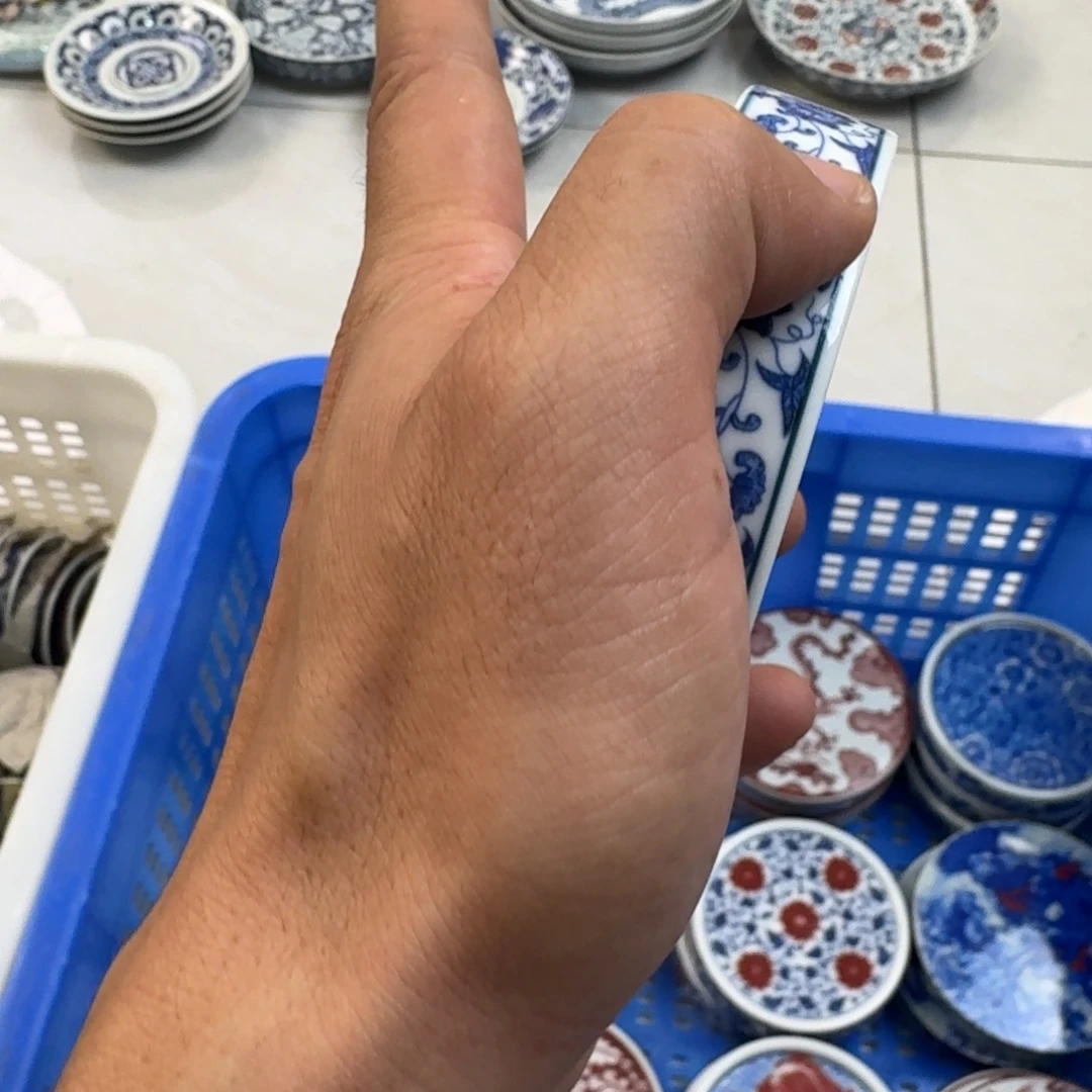 杯青花缠枝莲盖置
