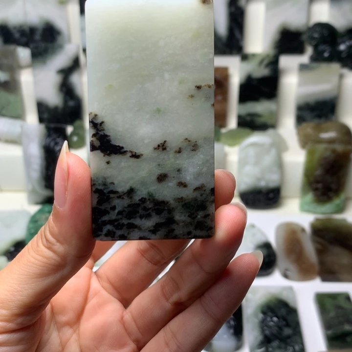 独山玉未镶嵌颈饰