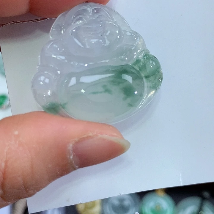翡翠未镶嵌颈饰佛