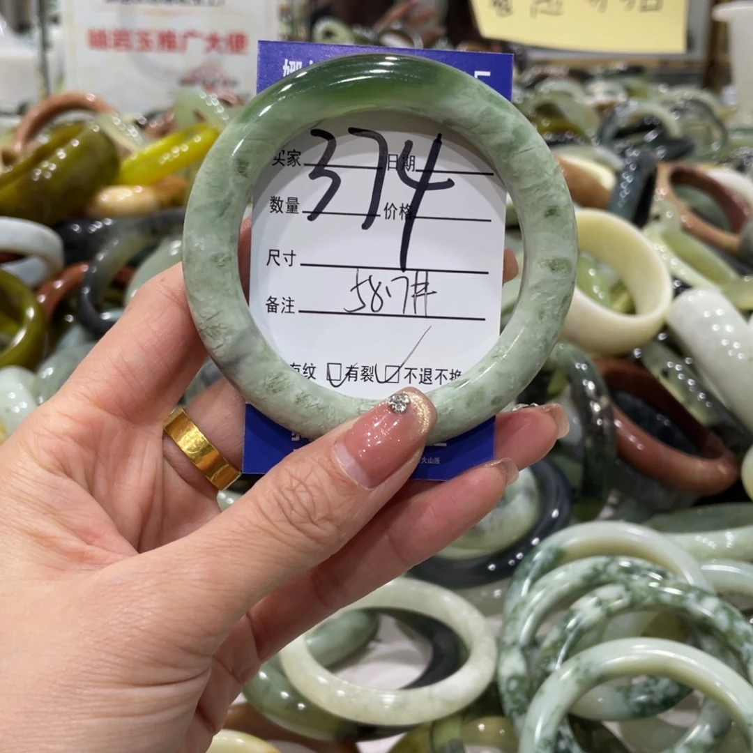 蛇纹石玉手镯未镶嵌