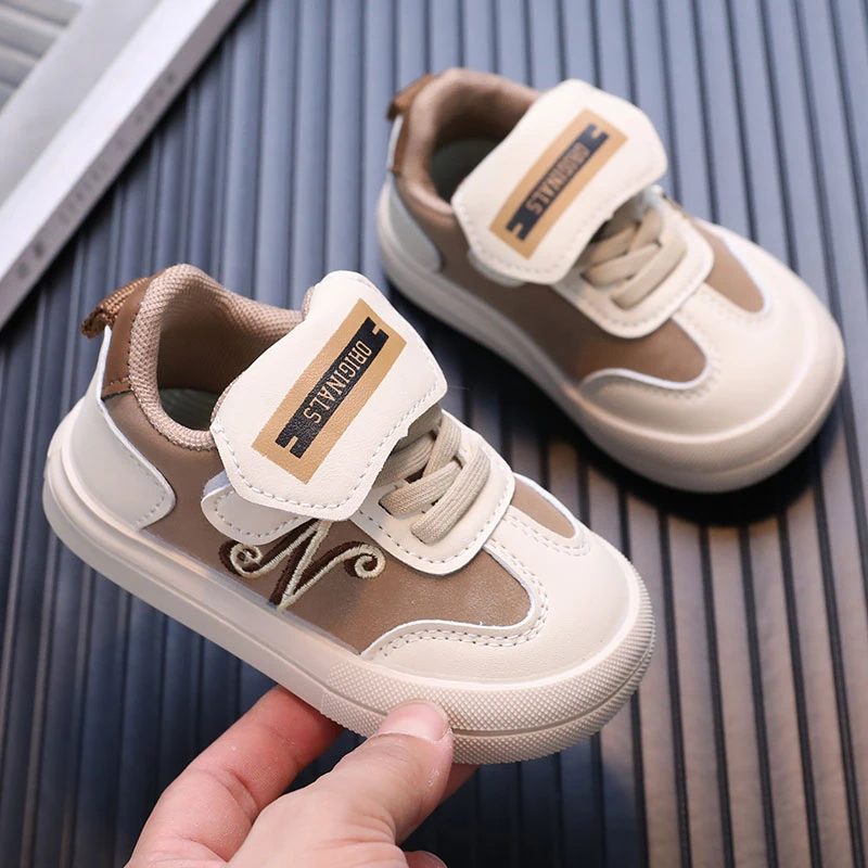 2025秋季儿童运动鞋1-3-5岁宝宝鞋女童皮面休闲鞋男童防滑板鞋