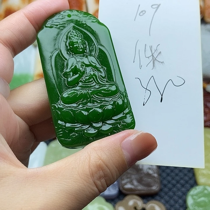 石英质玉未镶嵌颈饰