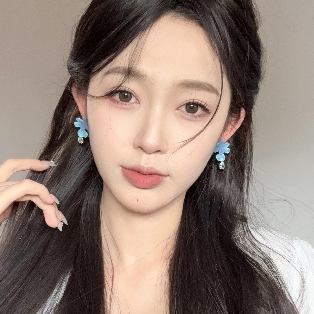 oushipei/欧诗佩 铜合金合成锆石耳饰 清冷感不规则蓝色花朵耳环