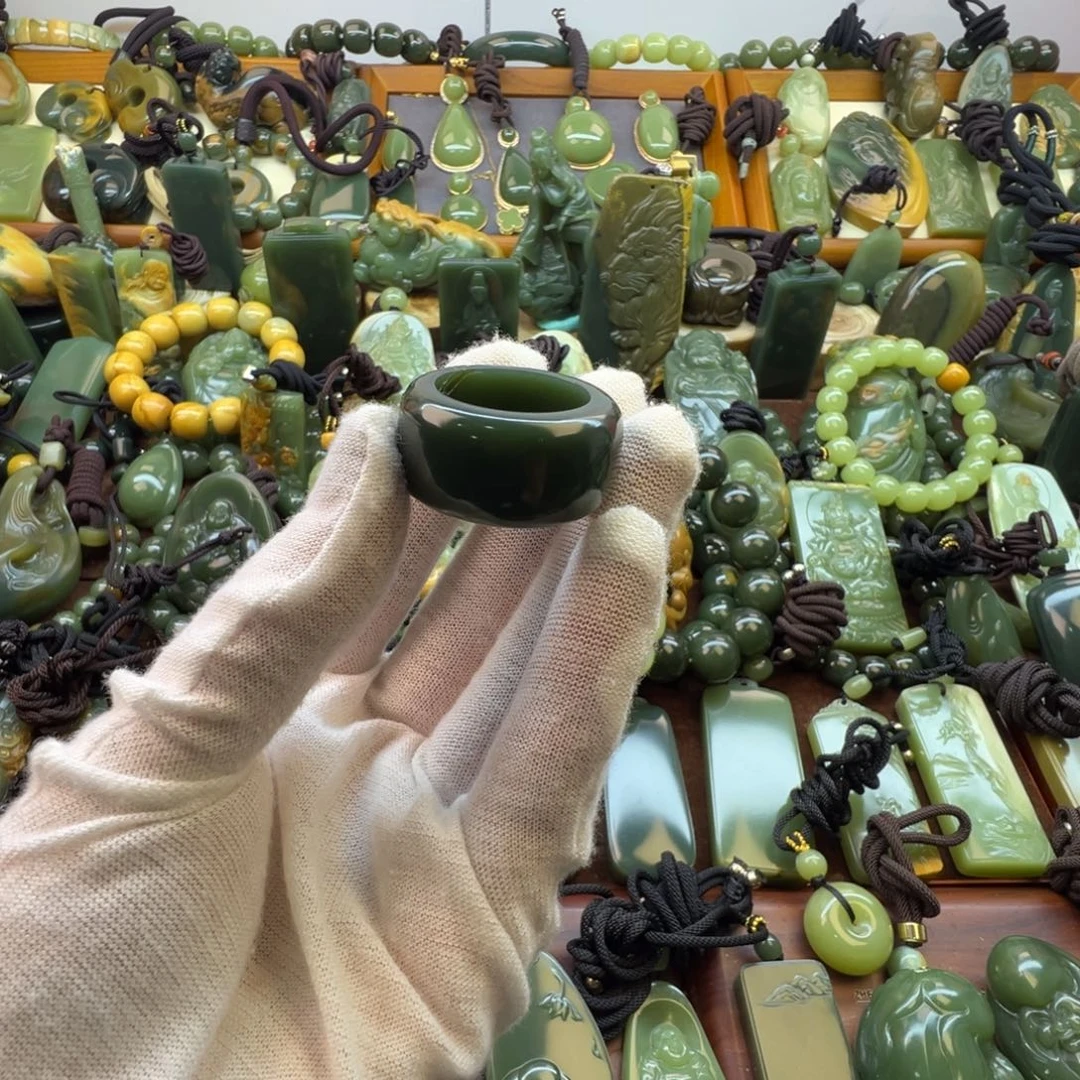 H***酒岫岩老玉（透闪石质玉）未镶嵌戒指