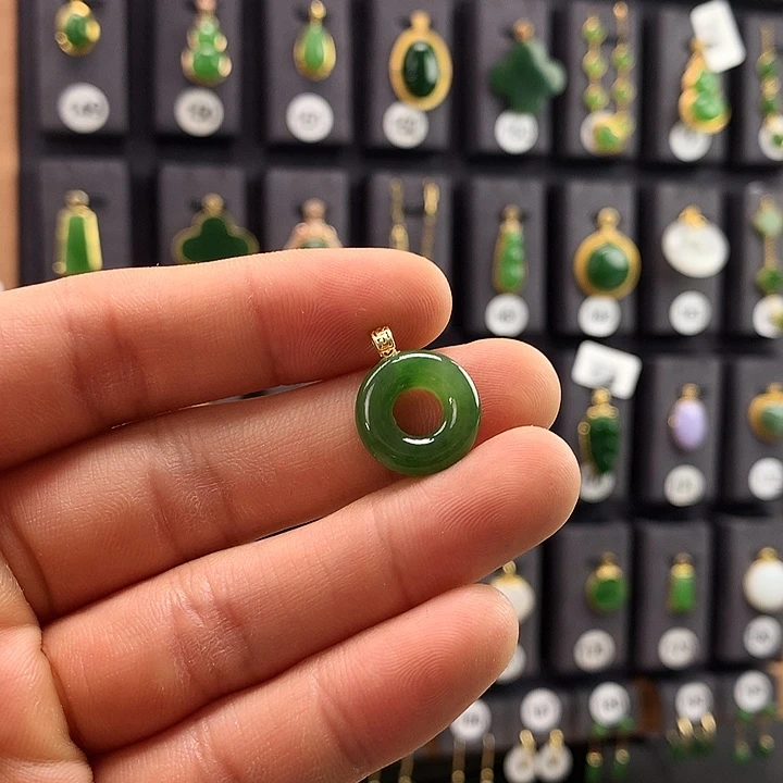 和田玉颈饰18K金镶嵌