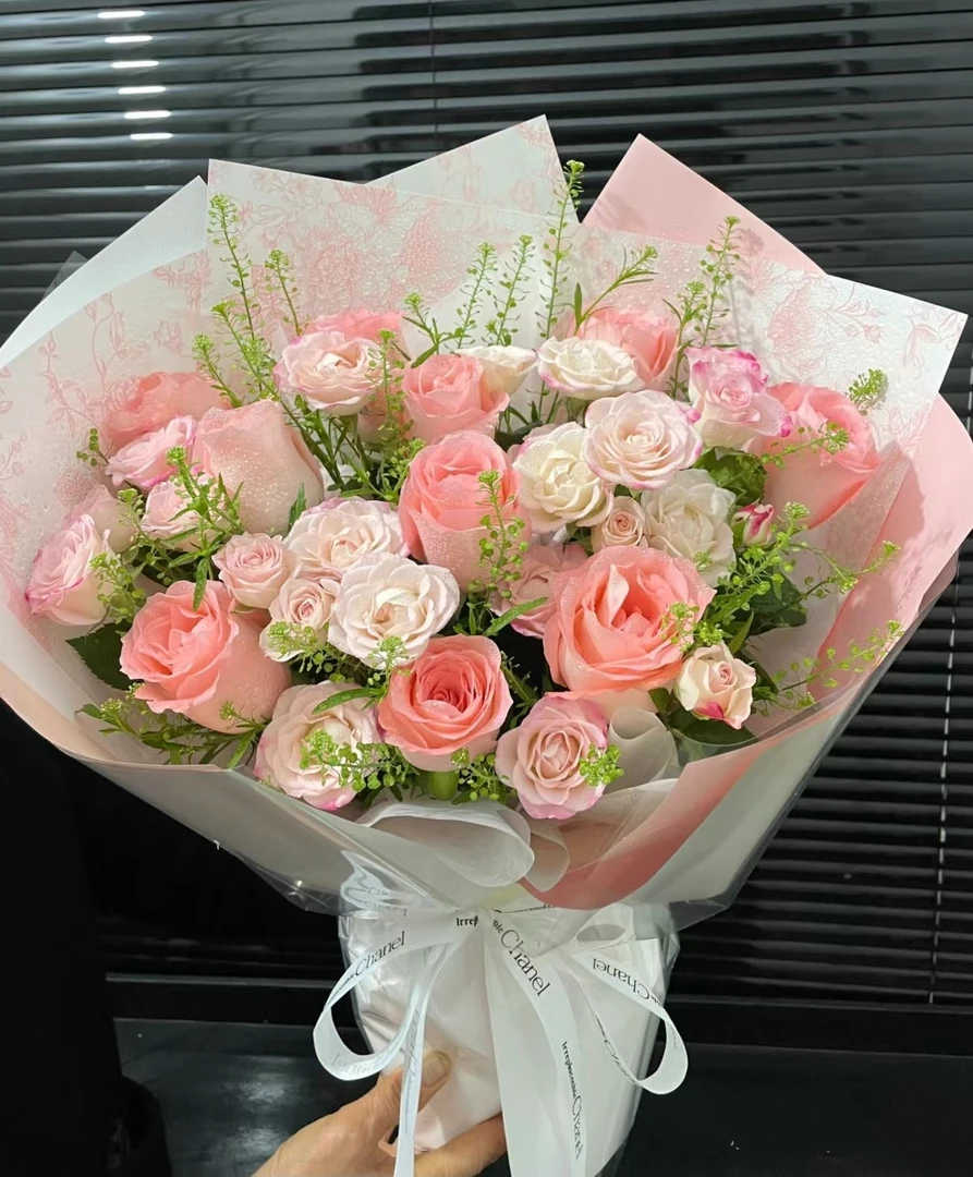11枝粉玫瑰花折射泡泡送女友老婆闺蜜朋友同事妈妈生日礼物送花上门