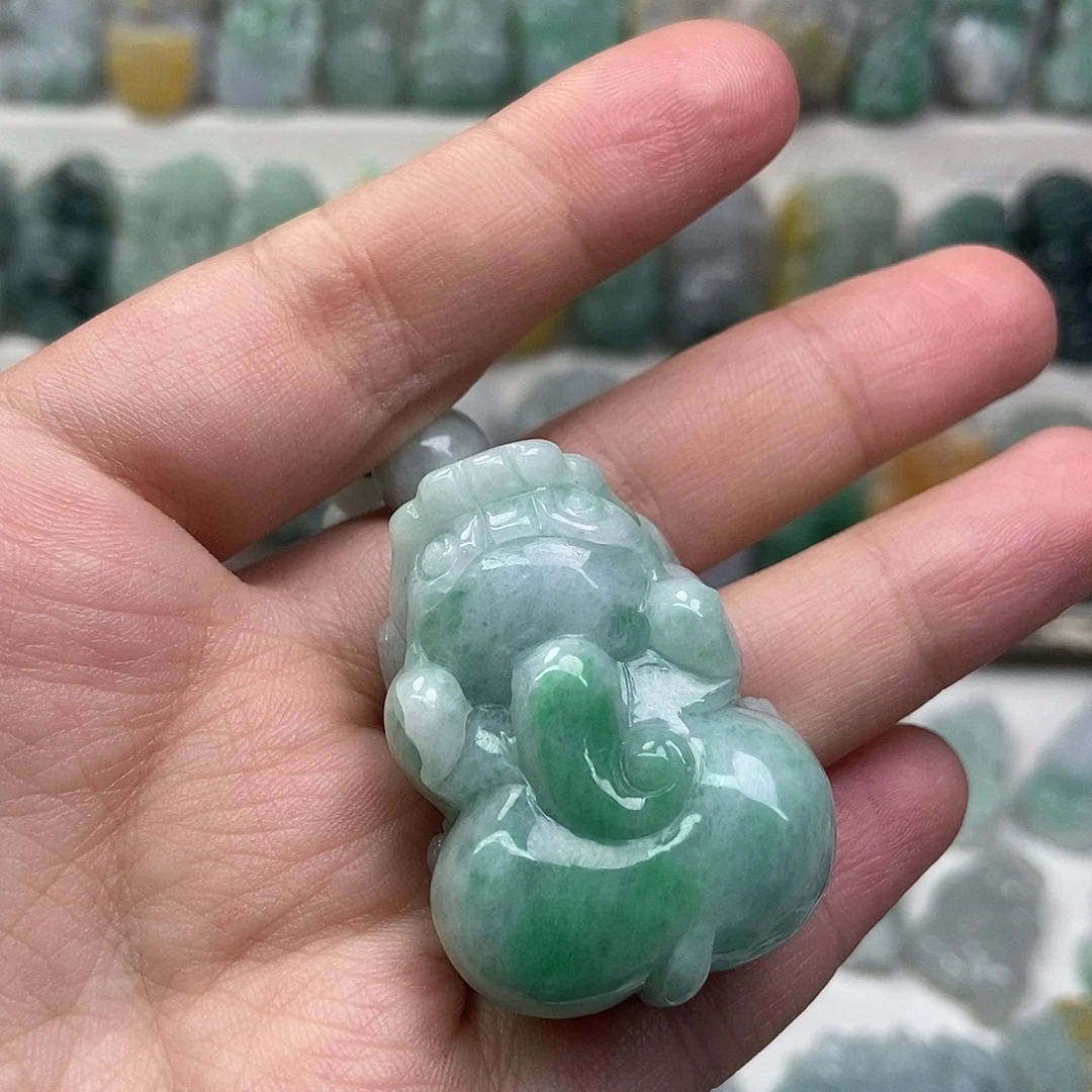 翡翠未镶嵌吊坠(赠链)