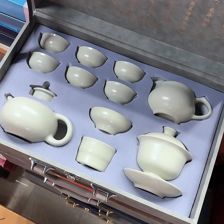 孤品茶具套装等。