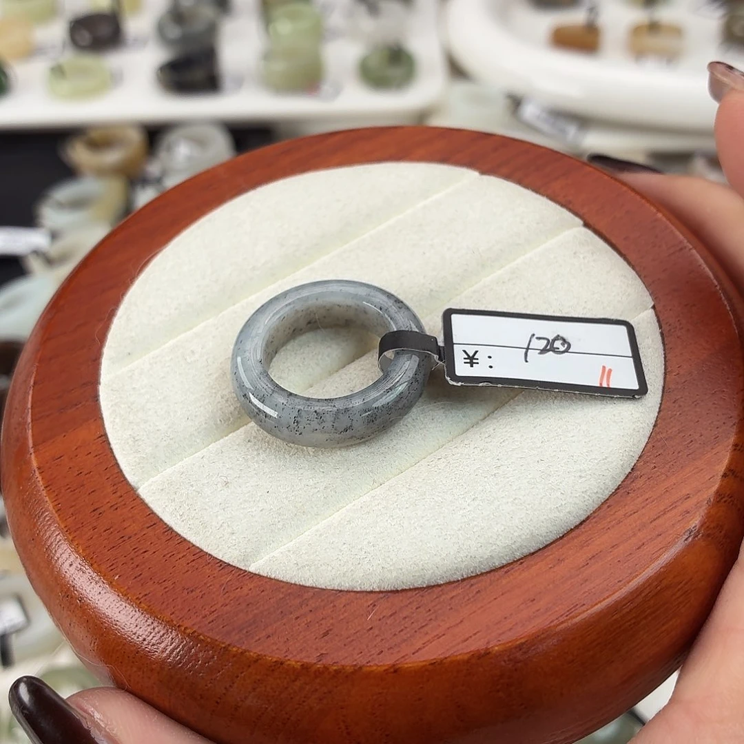 和田玉（糖玉）未镶嵌戒指Q72黑芝麻轮胎内径16.4港码13