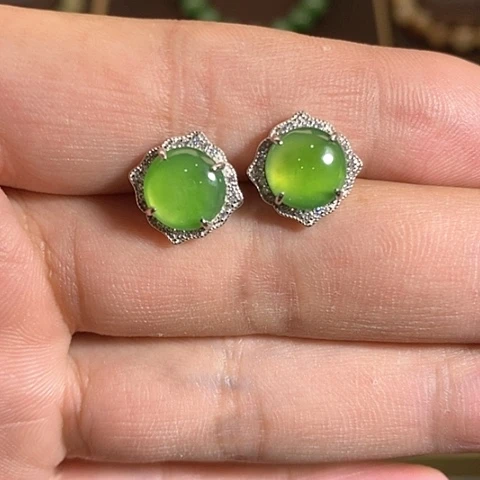 【闪购商品】银S925镶嵌和田玉（碧玉）耳钉