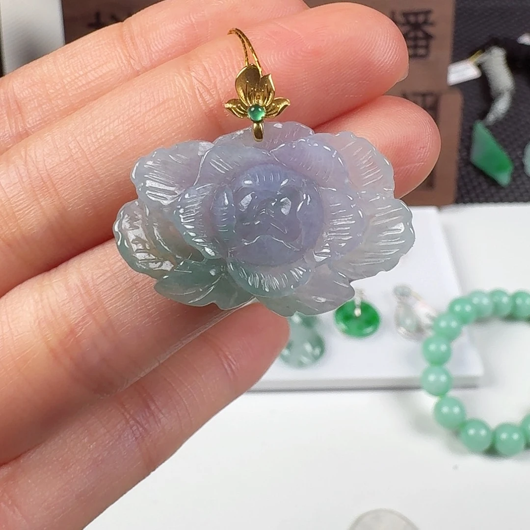 翡翠18K金镶嵌颈饰