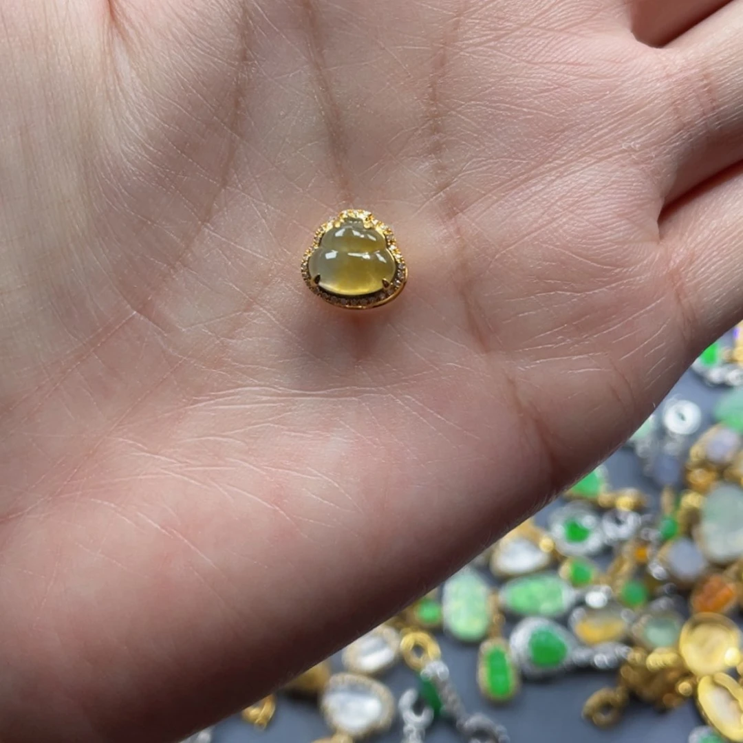 【闪购商品】颈饰18K金镶嵌翡翠