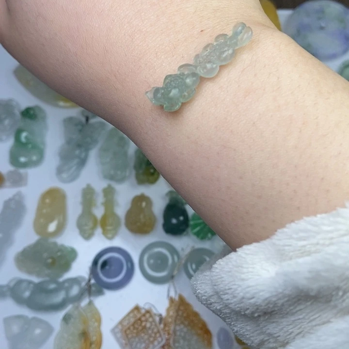 定制翡翠未镶嵌手牌