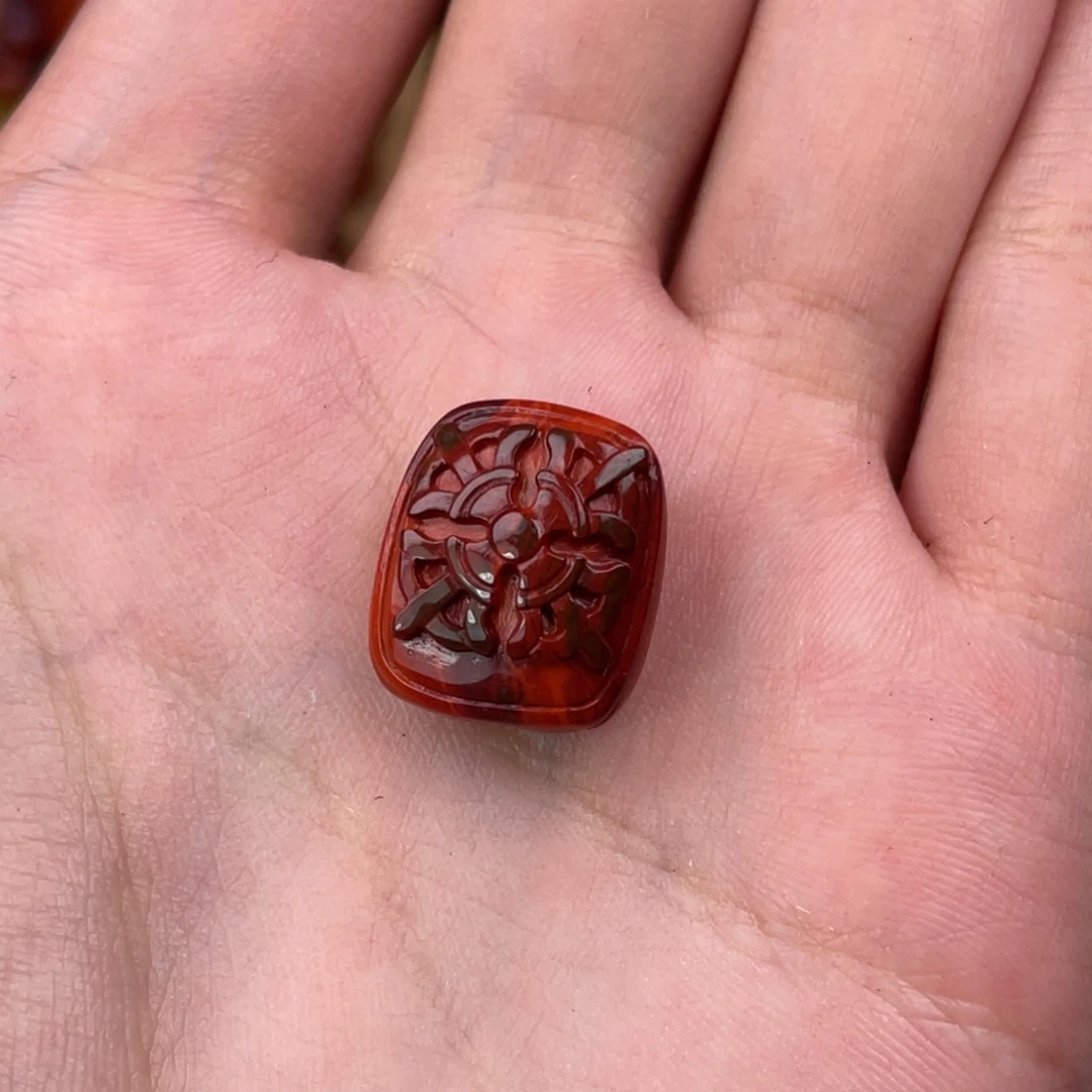 南红玛瑙合金雕件