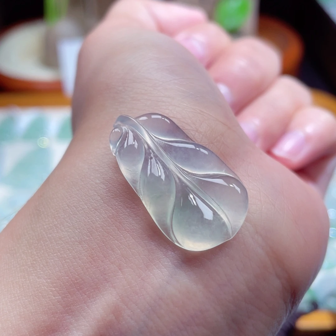 翡翠颈饰未镶嵌叶子