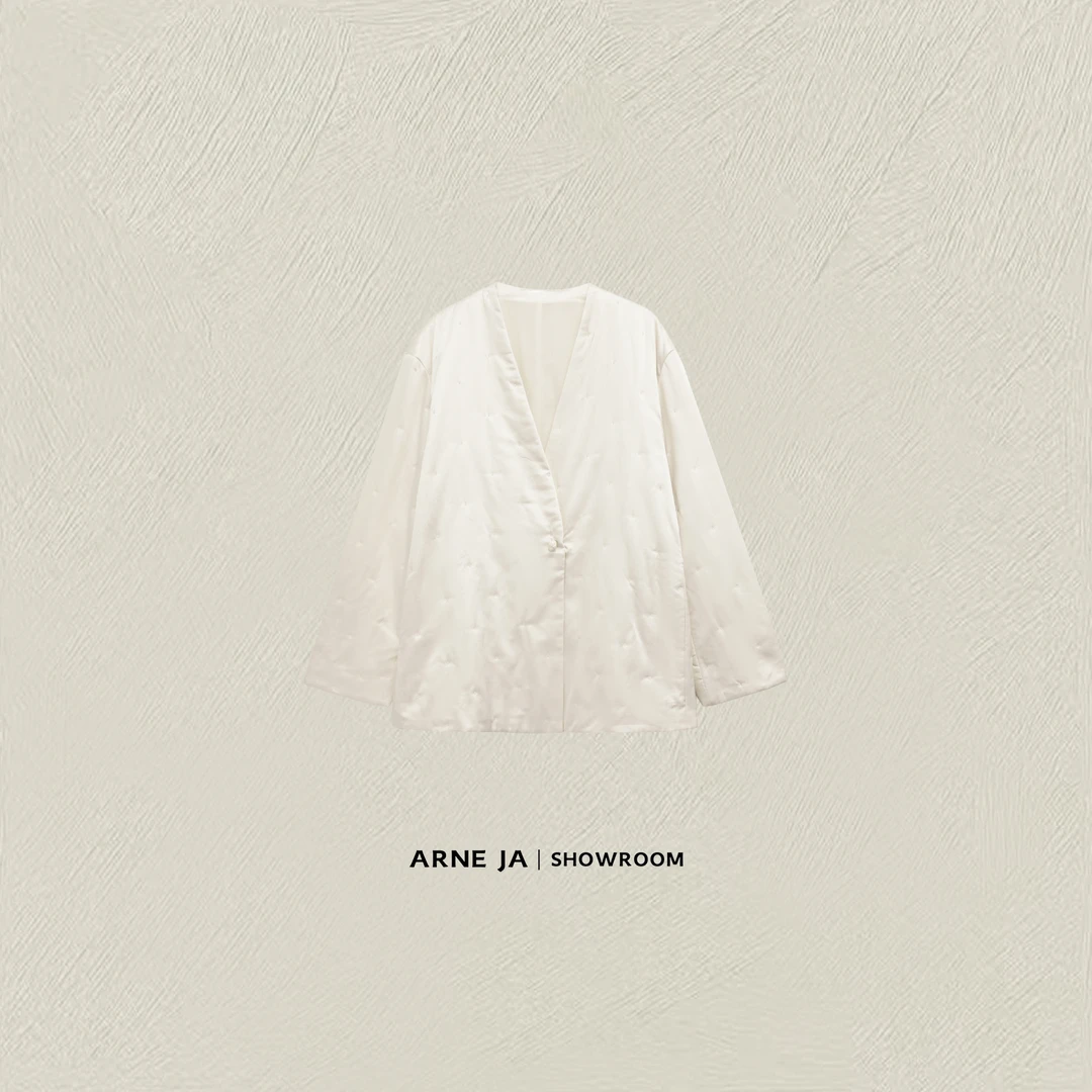 ARNE JA｜“素系时髦”重工刺绣贝壳光泽桑蚕丝棉服W10707130