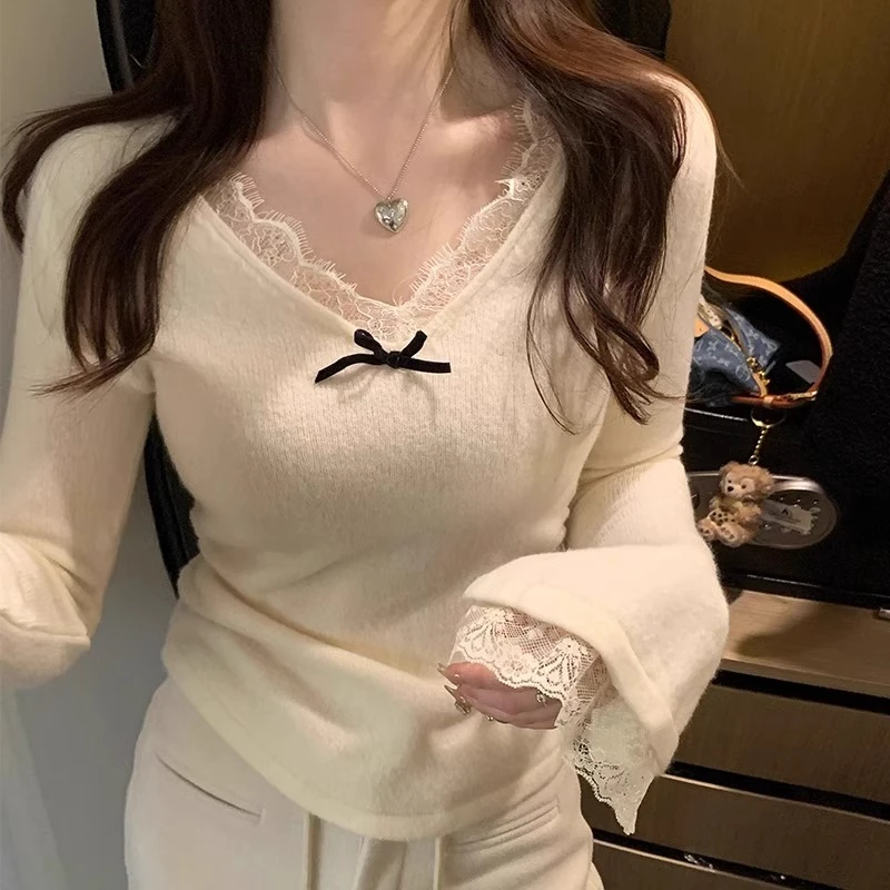 杏色睫毛蕾丝拼接v领针织打底衫女春秋褶皱收腰甜美纯欲内搭上衣