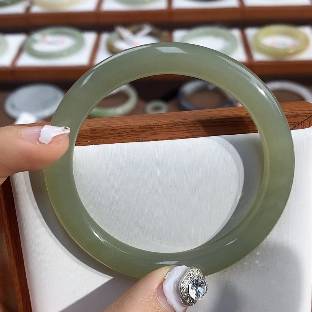 和田玉手镯未镶嵌婷