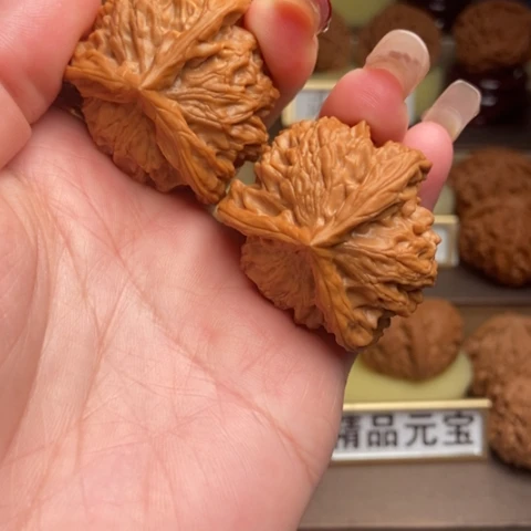 文玩核桃吊坠三棱