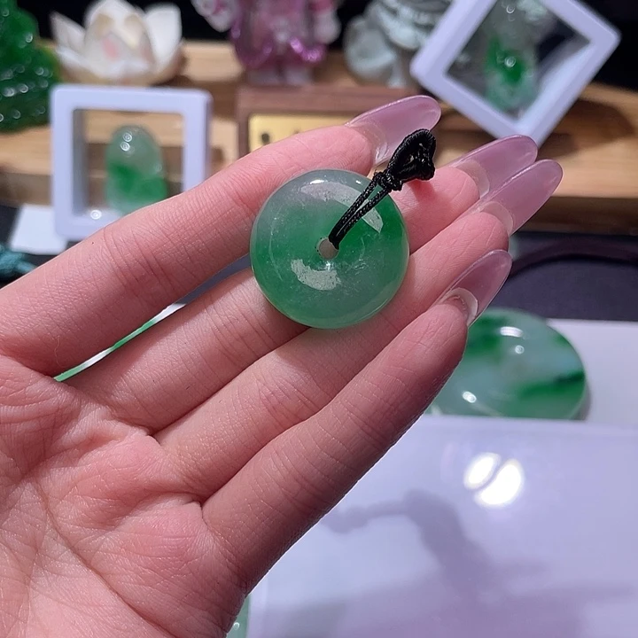 翡翠未镶嵌颈饰1号