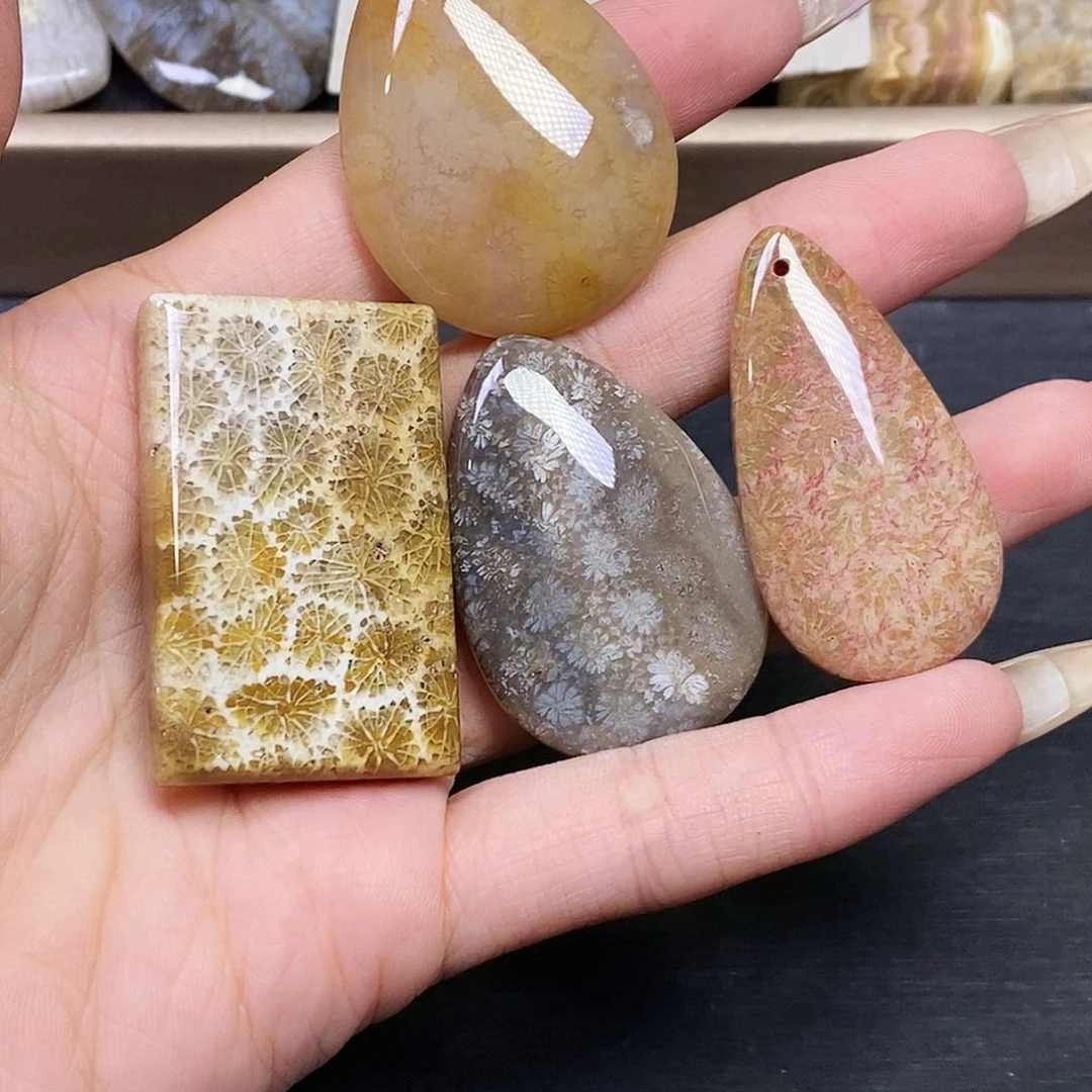 M***塔查罗石合金颈饰吊坠