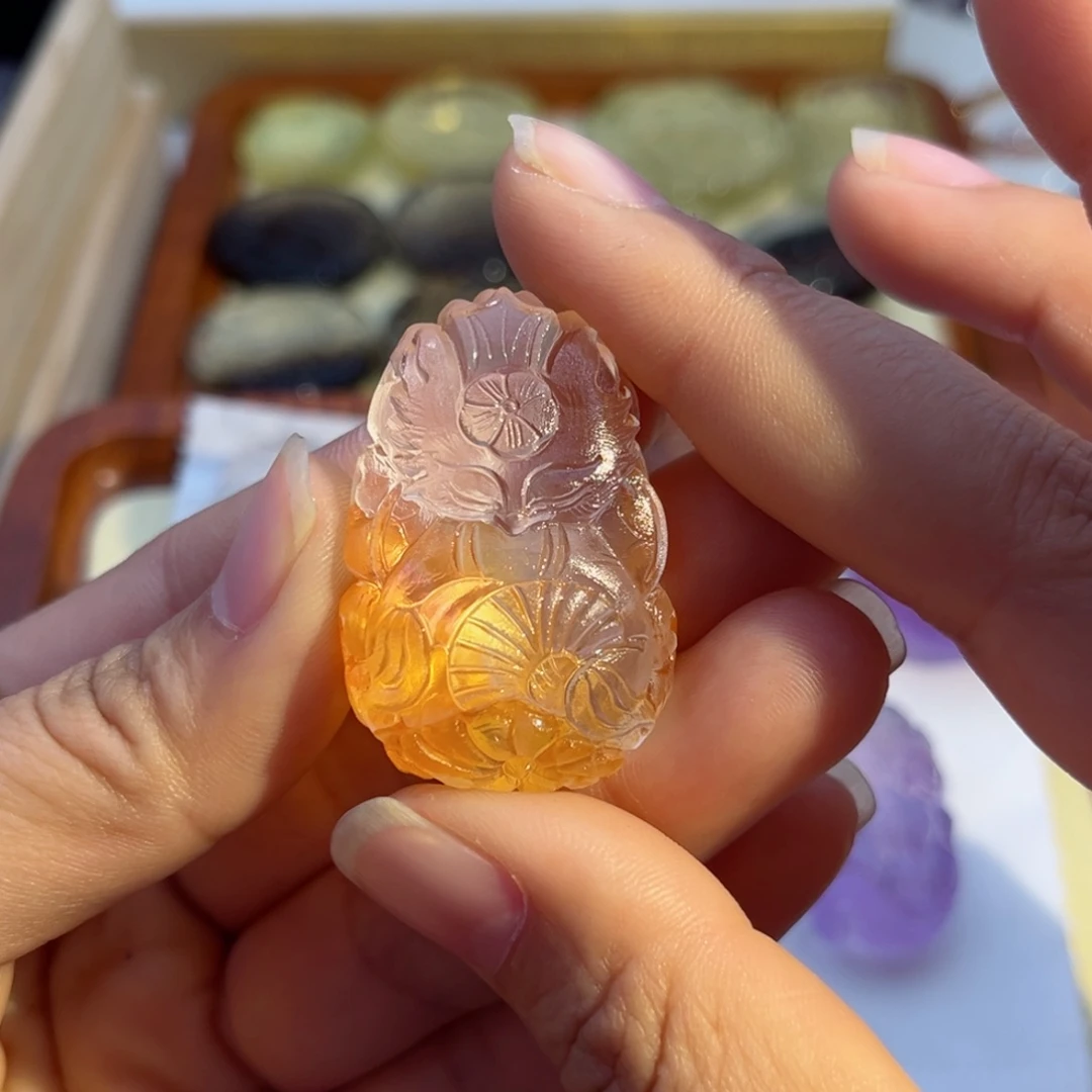 水晶颈饰未镶嵌今****吗胶花九尾