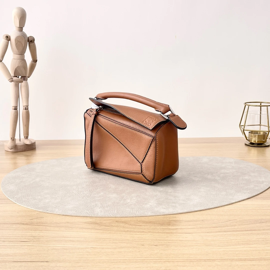 95新 LOEWE/罗意威 Puzzle mini单肩包/8696