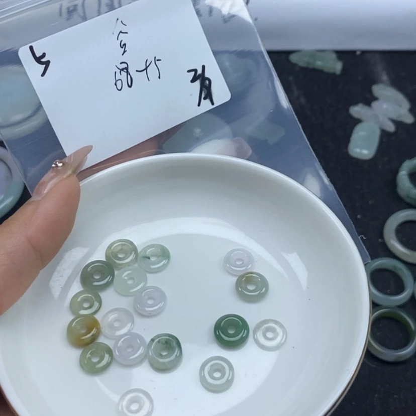 【闪购商品】翡翠颈饰未镶嵌谷