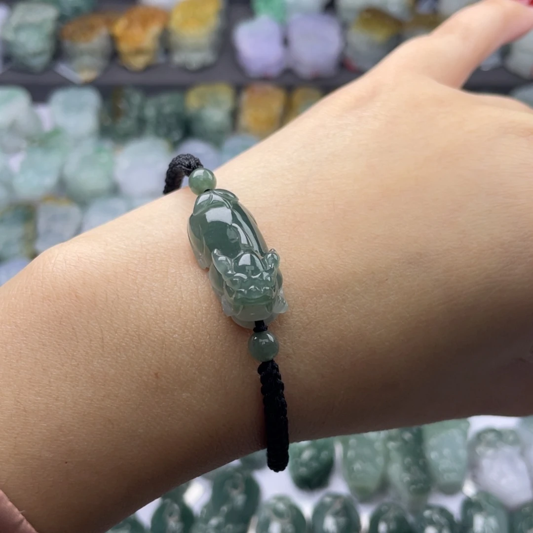 翡翠颈饰未镶嵌貔貅